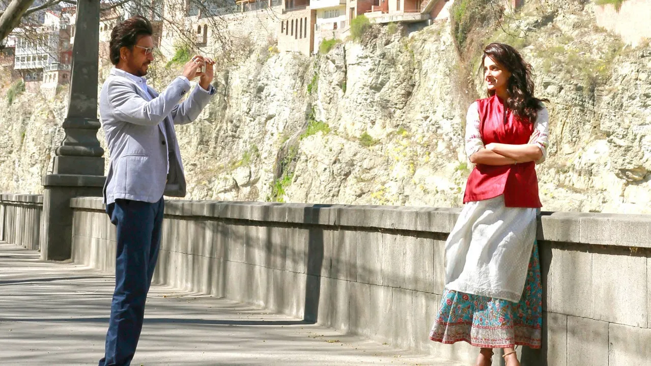 Hindi Medium Movie Screenshot 3